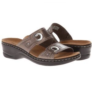 EUC Clarks Lexi Willow Women's Metallic Pewter Wedge Sandals